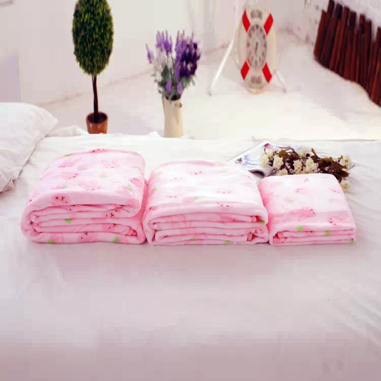 卡通粉色小兔子草莓法蘭絨雙麵毯子枕套枕芯空調房毛毯小被子批發批發・進口・工廠・代買・代購