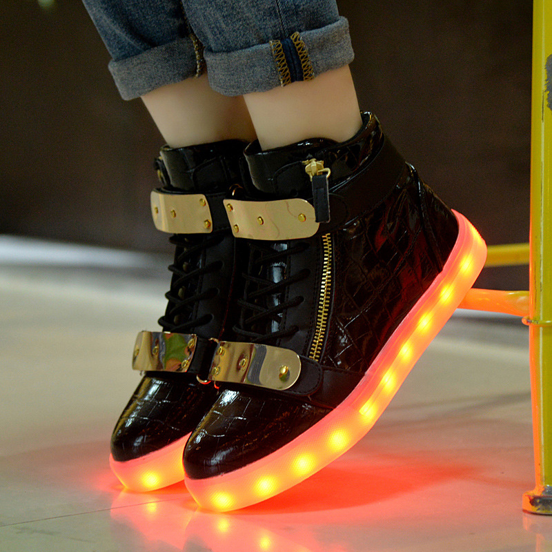 新款七彩LED發光鞋女學生USB充電情侶韓版防水走跑馬燈男夜光板鞋批發・進口・工廠・代買・代購