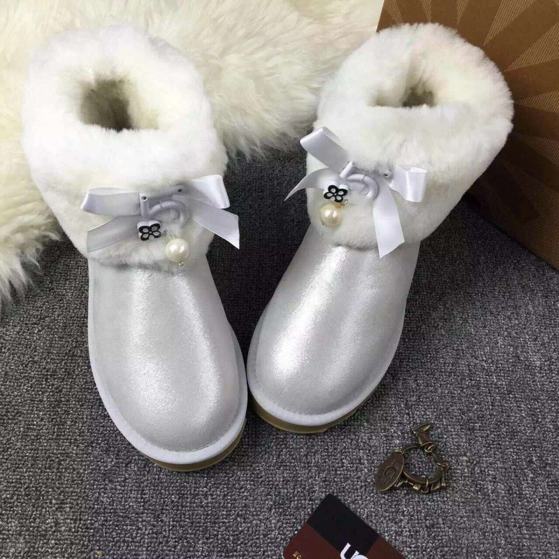 一件代發歐洲站吊墜珠光白羊皮毛一體翻毛防滑底保暖棉鞋雪靴批發・進口・工廠・代買・代購