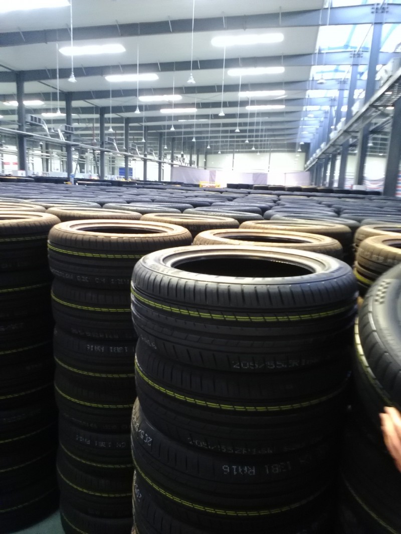 電話15358989618,正品舒適型轎車胎批發225/55R17,215/55R17批發・進口・工廠・代買・代購