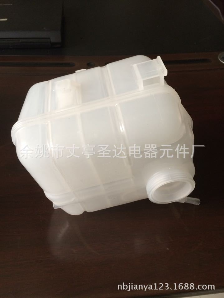 餘姚汽配廠 汽車配件 汽車水箱 汽車塑料水箱 多種尺寸水箱提供批發・進口・工廠・代買・代購