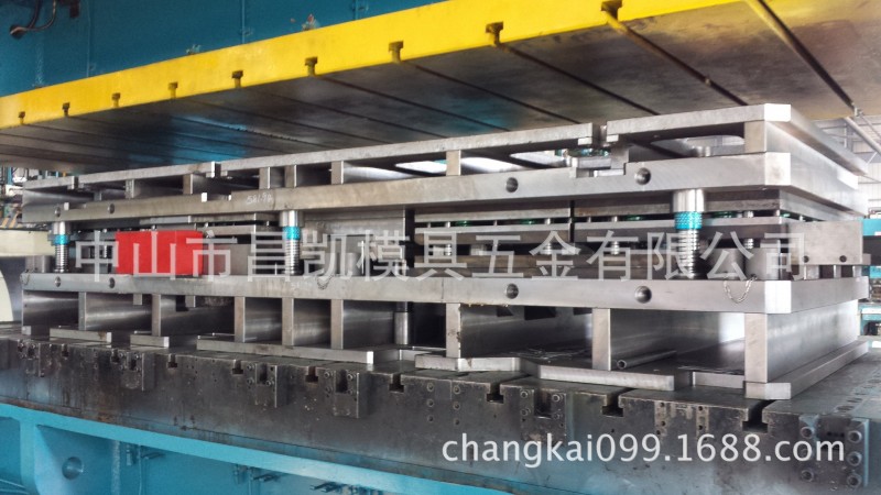 供應訂製大型五金沖壓連續模具工廠,批發,進口,代購
