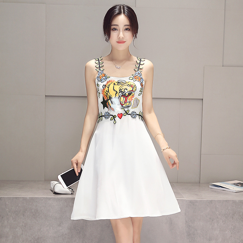 一件可發民族風刺繡連衣裙女夏季2016新款高檔無袖韓國緞紋吊帶裙工廠,批發,進口,代購
