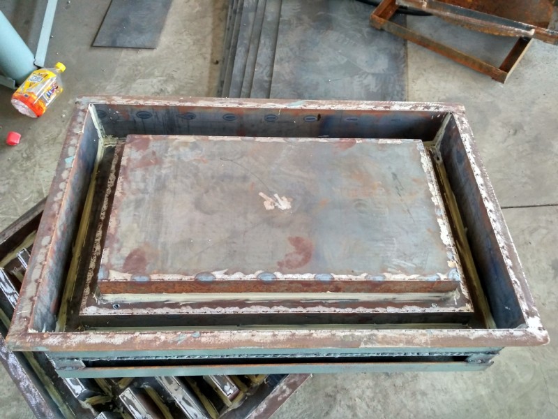 定做水泥製品鋼模具 路沿石鋼模具 標志樁鋼模具 溝蓋板鋼模具批發・進口・工廠・代買・代購