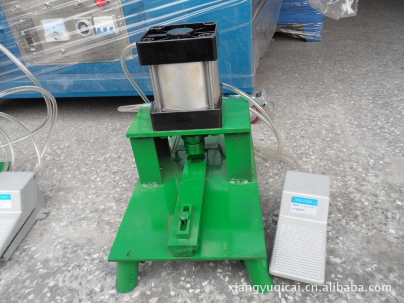 祥宇鋁材包裝機械廠。晶鋼門鋁材拉手沖孔機，晶鋼門沖孔模具工廠,批發,進口,代購